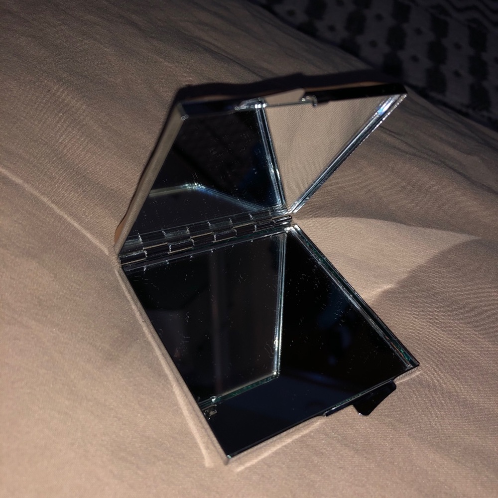 Compact mirror - Picture 2 of 4